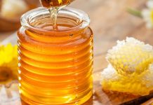 Bal, insanlık tarihi boyunca hem besleyici hem de şifa kaynağı olarak bilinmiştir. Arıcılık gelenekleri, binlerce yıl öncesine dayanır ve farklı kültürlerde kutsal bir gıda olarak kabul edilmiştir. Antik çağlardan günümüze, bal hem tatlı olarak hem de tedavi amaçlı kullanılmıştır. Konulu bir haber görseli.