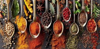 Doğu Anadolu baharatları, yalnızca yemeklere lezzet katmakla kalmaz, aynı zamanda binlerce yıllık geleneklerin ve doğayla iç içe yaşamın bir yansımasıdır. Bölgenin sert iklimi ve yüksek rakımlı yapısı, burada yetişen bitkilerin dayanıklılığını artırır. Bu da hem aromanın yoğunluğunu hem de şifalı etkisini yükseltir. Anadolu’nun en yüksek dağlarına sahip bu coğrafya, endemik bitki türleriyle Türkiye'nin en zengin aromatik hazinelerinden biridir. Konulu bir haber görseli.