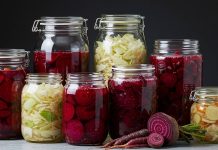 Fermente ettikten sonra pişirme, yiyeceklerin hem aroma hem de lezzet açısından daha derin bir profile sahip olmasını sağlayan etkili bir yöntemdir. Fermente ettikten sonra pişirme, özellikle sebze, et ve deniz ürünlerinde sıkça kullanılır. Fermentasyon süreci, yiyeceklerde doğal asidik ve aromatik bileşenlerin oluşmasını sağlar. Bu bileşenler, pişirme sırasında yiyeceklerin tadını daha kompleks ve karakteristik hale getirir. Konulu bir haber görseli.