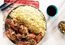 Filipinler, Güneydoğu Asya’nın ada ülkelerinden biri olarak hem Asya hem de İspanyol mutfak kültürlerinden etkilenmiştir. Bu durum, Filipinler mutfağının hem egzotik hem de otantik tatlar sunmasını sağlamıştır. Pirinç, deniz ürünleri ve taze tropikal meyveler Filipinler mutfağının temel besin kaynaklarını oluşturur. Baharatlar ve fermente soslar ise yemeklerde karakter ve aroma kazandırır. Filipinler mutfağı, çeşitlilik ve renk açısından zengin bir gastronomik deneyim sunar. Konulu bir haber görseli.