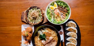 Japon mutfağı, zarif sunumları, taze malzemeleri ve dengeli tat anlayışı ile dünya genelinde büyük bir üne sahiptir. Sadece yemek pişirme değil, aynı zamanda bir kültür ve yaşam felsefesi olarak kabul edilen Japon mutfağı, sağlıklı beslenmeyi ve görsel estetiği bir araya getirir. Geleneksel tarifler ve modern yorumlar, Japon sofralarını hem göze hem damağa hitap eden bir deneyim haline getirir. Konulu bir haber görseli.