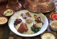 Kashmiri Mutfağı Kashmiri Mutfağı, Hindistan’ın kuzeyindeki Kashmir bölgesine özgü geleneksel yemek kültürünü yansıtır. Tarihi boyunca çeşitli imparatorluklar ve kültürlerin etkisi altında kalan bölge, mutfağına da zengin bir çeşitlilik kazandırmıştır. Hem et hem de sebze ağırlıklı yemekler, yöresel baharatlarla harmanlanarak karakteristik tatları oluşturur. Konulu bir haber görseli.