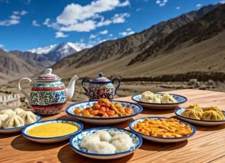 Ladakh Mutfağı Ladakh mutfağı, Himalayalar’ın zorlu coğrafyasında yaşayan toplulukların beslenme alışkanlıklarından doğmuştur. Yüksek rakım ve soğuk iklim, bölge mutfağının enerji ve dayanıklılık sağlayacak şekilde gelişmesini zorunlu kılmıştır. Ladakh mutfağı, hem günlük yaşamda hem de dini ve kültürel ritüellerde önemli bir yer tutar. Konulu bir haber görseli.