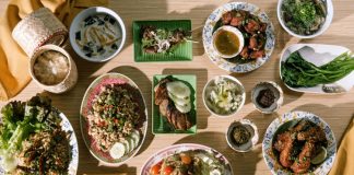 Lao Mutfağı, Güneydoğu Asya’nın Laos ülkesine özgü geleneksel yemek kültürünü temsil eder. Bu mutfak, pirinç, taze sebzeler, et ve baharatların dengeli kullanımı ile bilinir. Lao Mutfağı, hem kırsal yaşamın hem de nehir kenarı topluluklarının günlük beslenme alışkanlıklarını yansıtır. Konulu bir haber görseli.