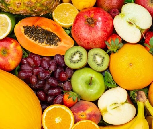 Meyve: Sağlığın ve Lezzetin Sofralardaki Vazgeçilmezi Meyve, sağlıklı beslenmenin temel taşlarından biridir. Vitamin, mineral ve lif bakımından zengin olan meyveler, vücudun ihtiyaç duyduğu besin öğelerini sağlar. Günlük diyetlerde meyve tüketimi, bağışıklık sistemini güçlendirmeye, sindirimi desteklemeye ve enerji sağlamaya yardımcı olur. Konulu bir haber görseli.