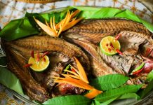 Palau Mutfağı, Pasifik Okyanusu’nda yer alan Palau Cumhuriyeti’nin zengin kültürel ve doğal kaynaklarını sofralara taşıyan eşsiz bir gastronomi anlayışına sahiptir. Ada halkı yüzyıllar boyunca denizden ve tropikal ormanlardan elde ettiği ürünlerle kendine özgü yemekler geliştirmiştir. Balık ve deniz ürünleri, kök sebzeler, tropikal meyveler ve hindistancevizi, Palau mutfağının temel taşlarını oluşturur. Konulu bir haber görseli.