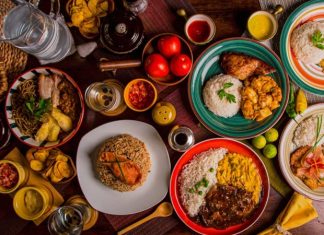 Peru Mutfağı Peru mutfağı, Güney Amerika’nın en dikkat çekici gastronomi kültürlerinden biridir. Sahip olduğu eşsiz lezzet çeşitliliği, ülkenin coğrafi yapısı ve tarih boyunca aldığı kültürel etkilerle şekillenmiştir. Pasifik kıyılarından Amazon ormanlarına, yüksek And Dağları’ndan verimli vadilere kadar uzanan geniş coğrafya, Peru yemekleri için benzersiz malzemeler sunar. Ülkenin mutfağı, yerli halkın geleneksel tarifleri, İspanyol sömürge döneminde gelen yemek kültürü ve Asya ile Afrika’dan gelen göçmenlerin katkılarıyla gelişmiştir. Konulu bir haber görseli.