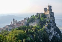 San Marino mutfağı, İtalya’nın Emilia-Romagna ve Marche bölgelerinin etkisi altında şekillenmiş, zengin ve otantik bir gastronomik kültür sunar. Bu küçük ülke, hem İtalyan hem de yerel geleneklerden beslenen yemekleriyle dikkat çeker. San Marino yemekleri, tarih boyunca köy sofralarından saraylara kadar farklı düzeylerde sofralarda yer almış ve hem yerel halk hem de ziyaretçiler için bir kültürel deneyim sağlamıştır. Konulu bir haber görseli.