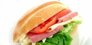 Soğuk yemekler, tarih boyunca özellikle yaz aylarında sofraların vazgeçilmez unsuru olmuştur. Antik dönemlerde sebzeler, meyveler ve etler, soğuk servis edilerek hem lezzet hem de saklama amacıyla tüketilmiştir. Soğuk yemekler, pişirme gerektirmeyen veya önceden hazırlanıp saklanan yiyecekleri içerir ve sofralara pratiklik kazandırır. Konulu bir haber görseli.