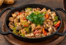 Sote yemekleri, hem hızlı hem de lezzetli sonuçlar sunduğu için mutfaklarda sıkça tercih edilen pişirme yöntemlerinden biridir. Küçük doğranmış sebzeler, etler veya tavuk parçaları, yüksek ateşte kısa sürede pişirilerek sofralara taptaze bir lezzet taşır. Bu teknik, malzemelerin vitamin ve mineral değerlerini korumasıyla da sağlıklı beslenmenin önemli bir parçası olarak görülür. Konulu bir haber görseli.