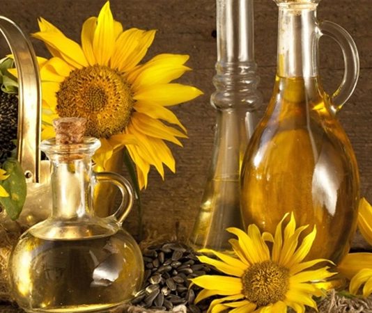 Yağ enjekte ederek pişirme, özellikle et pişirme tekniklerinde devrim niteliğinde bir yöntem olarak öne çıkar. Bu teknik, etlerin içine direkt olarak yağ enjekte edilerek pişirilmesini sağlar ve böylece hem lezzet hem de nem oranı artırılır. Yağ enjekte ederek pişirme, özellikle büyük et parçaları ve tavuk gibi protein kaynaklarında tercih edilir. Konulu bir haber görseli.