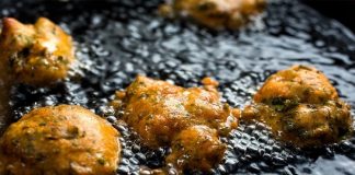 Mutfak sanatlarında yağ kullanımıyla pişirme, yiyeceklerin lezzetini ve dokusunu artırmak için en çok tercih edilen yöntemlerden biridir. Doğru yağ seçimi ve uygun pişirme yöntemi, hem yemeklerin aromalarını ortaya çıkarır hem de yiyeceklerin besin değerini korur. Tereyağı, zeytinyağı, ayçiçek yağı veya hindistancevizi yağı gibi farklı yağ türleri, pişirme tekniklerine göre farklı sonuçlar verir. Konulu bir haber görseli.