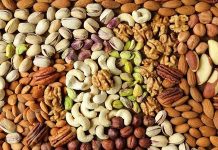 Kuruyemişler, yüzyıllardır hem besleyici hem de lezzetli atıştırmalıklar olarak sofralarda yer alıyor. İlk olarak Orta Doğu ve Akdeniz bölgelerinde yetiştirilen kuruyemişler, zamanla dünya genelinde popülerleşti. Ceviz, fındık, badem, kaju ve antep fıstığı gibi çeşitler, farklı kültürlerde hem tatlılarda hem de tuzlu yemeklerde kullanıldı. Konulu bir haber görseli.