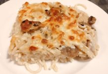 Makarna graten, İtalyan mutfağından dünyaya yayılan fırın yemeklerinden biridir. Makarna ve peynirin birleşimi ile ortaya çıkan bu tarif, özellikle çocuklar ve yetişkinler tarafından sıkça tercih edilir. Kökeni, 18. yüzyılın sonlarına kadar uzanan graten teknikleriyle hazırlanmıştır. Konulu bir haber görseli.