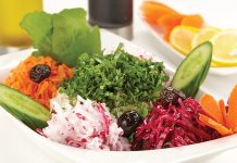 Mevsim Salata, adından da anlaşılacağı gibi yılın o döneminde yetişen taze sebzelerle hazırlanan sağlıklı ve hafif bir salatadır. Her mevsim farklı sebzelerle hazırlanabilmesi, bu salatayı yıl boyunca sofraların vazgeçilmez bir parçası haline getirir. Lezzetli ve vitamin açısından zengin olan mevsim salata, hem ana yemeklerin yanında hem de tek başına bir öğün olarak tüketilebilir. Konulu bir haber görseli.