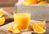 Portakal suyu, sağlıklı yaşamın vazgeçilmez içeceklerinden biri olarak öne çıkıyor. Portakal suyu, yüksek oranda C vitamini içerir ve bağışıklık sistemini güçlendirmeye yardımcı olur. Özellikle kış aylarında hastalıklara karşı koruyucu etkisi ile bilinir. Düzenli olarak tüketilen taze portakal suyu, enerji seviyelerini artırır ve günlük vitamin ihtiyacını karşılamaya katkı sağlar. Konulu bir haber görseli.