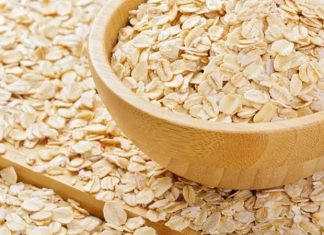 Yulaf: Sağlıklı Kahvaltı ve Beslenme Alternatifleri Günümüzde sağlıklı beslenme trendlerinin vazgeçilmezleri arasında yer alan yulaf, hem lif hem de vitamin açısından zengin bir tahıldır. Yulaf, özellikle kahvaltılarda tüketildiğinde uzun süre tokluk hissi sağlar ve sindirim sisteminin düzenlenmesine yardımcı olur. Ayrıca, yulafın içerdiği beta-glukanlar kolesterol seviyesini dengeler ve kalp sağlığını destekler. Konulu bir haber görseli.