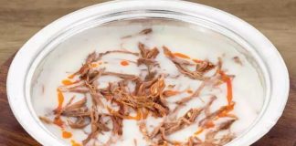 Tandır çorbası, Anadolu’nun geleneksel mutfak kültüründe derin köklere sahip olan özel bir yemek olarak öne çıkıyor. Yörelere göre farklılık gösterebilen bu çorba, özellikle etin uzun saatler boyunca tandırda pişirilmesiyle elde edilen yoğun aromasıyla biliniyor. Son yıllarda gastronomi dünyasında yeniden popülerlik kazanan bu lezzet, hem restoranlarda hem de ev sofralarında sıkça tercih edilmeye başladı. Konulu bir haber görseli.