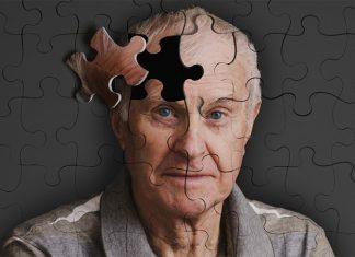 Alzheimer Önleyici MIND Diyeti Zihinsel Sağlığı Destekleyen Beslenme Yaklaşımı Yaşlanmayla birlikte bilişsel işlevlerde görülen gerileme, günümüzde birçok kişinin ortak kaygıları arasında yer alıyor. Özellikle Alzheimer hastalığı, hem bireyleri hem de ailelerini etkileyen önemli bir sağlık sorunu olarak öne çıkıyor. Bu noktada beslenme alışkanlıklarının beyin sağlığı üzerindeki rolü giderek daha fazla gündeme geliyor. Alzheimer önleyici MIND diyeti, zihinsel performansı desteklemeyi amaçlayan bütüncül bir beslenme yaklaşımı olarak dikkat çekiyor. Konulu bir haber görseli.