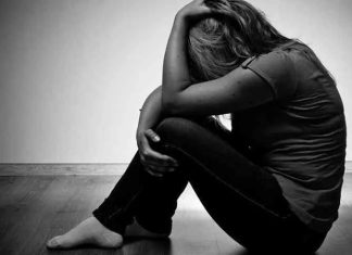 Depresyon Diyeti Ruhsal Dengeyi Destekleyen Beslenme Yaklaşımı Depresyon, günümüzde birçok insanın yaşam kalitesini etkileyen önemli bir ruhsal durum olarak öne çıkıyor. Günlük hayatta yaşanan stres, sosyal baskılar ve düzensiz yaşam alışkanlıkları, ruhsal dengeyi olumsuz yönde etkileyebiliyor. Bu noktada beslenme düzeni, yalnızca fiziksel sağlığı değil, zihinsel ve duygusal durumu da yakından ilgilendiriyor. depresyon diyeti, ruh sağlığını desteklemeyi amaçlayan, dengeli ve sürdürülebilir bir beslenme anlayışı olarak dikkat çekiyor. Konulu bir haber görseli.