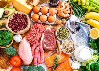 Flexitarian Beslenme Yaklaşımı Günlük Hayatta Esnek Bir Alternatif Sunuyor Flexitarian beslenme, son yıllarda katı diyet kurallarından uzak durmak isteyen bireyler arasında giderek daha fazla ilgi görmektedir. Bu yaklaşım, ağırlıklı olarak bitki temelli beslenmeyi benimserken, hayvansal ürünleri tamamen hayatın dışına çıkarmadan dengeli bir yol izlemeyi hedefler. Flexitarian, hem sağlıklı beslenmek isteyen hem de sosyal ve kültürel alışkanlıklarından kopmak istemeyen kişiler için dikkat çekici bir seçenek olarak öne çıkmaktadır. Konulu bir haber görseli.