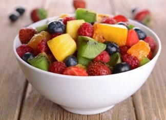 Fruitarian Beslenme Doğaya Yakın Yaşam Arayışında Gündemde Fruitarian beslenme, son yıllarda alternatif beslenme yaklaşımları arasında en çok tartışılan ve merak edilen modellerden biri olarak öne çıkmaktadır. Temelinde doğaya minimum müdahale ile beslenme fikri bulunan bu yaklaşım, özellikle sade yaşam, etik tüketim ve farkındalık kavramlarıyla birlikte anılmaktadır. Fruitarian Beslenme, klasik vegan ve vejetaryen beslenmeden daha dar bir çerçeveye sahip olmasıyla dikkat çekmektedir. Konulu bir haber görseli.