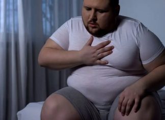 Obeziteye Karşı Diyet Sağlıklı Yaşam İçin Dengeli Beslenme Yaklaşımı Obezite, günümüzde yalnızca estetik bir sorun olarak değil, ciddi bir halk sağlığı problemi olarak ele alınmaktadır. Yanlış beslenme alışkanlıkları, hareketsiz yaşam tarzı ve düzensiz öğünler, kilo artışını hızlandırırken uzun vadede metabolik hastalıkların gelişimine zemin hazırlar. Bu noktada obeziteye karşı diyet, kilo kontrolünü destekleyen ve genel sağlığı iyileştirmeyi hedefleyen önemli bir beslenme yaklaşımı olarak öne çıkar. Konulu bir haber görseli.