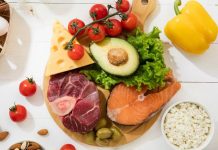 Protein Yüklemesi Kas Gelişimini Destekleyen Beslenme Yaklaşımı Protein yüklemesi, özellikle sporla ilgilenen bireyler arasında sıkça konuşulan ve kas gelişimiyle ilişkilendirilen bir beslenme yaklaşımı olarak öne çıkar. Vücudun temel yapı taşlarından biri olan protein, kas dokusunun korunması ve onarılması açısından büyük önem taşır. Protein yüklemesi, günlük protein ihtiyacının belirli dönemlerde bilinçli şekilde artırılmasını ifade eder ve genellikle yoğun antrenman süreçleriyle birlikte değerlendirilir. Konulu bir haber görseli.