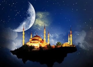 Ramazan Beslenmesi Sağlıklı Oruç İçin Dengeli Sofralar Ramazan ayı, manevi yönünün yanı sıra beslenme düzeninin de köklü biçimde değiştiği özel bir dönem olarak öne çıkıyor. Gün boyu süren oruç, vücudun alışık olduğu yemek saatlerini ve enerji kullanım şeklini farklılaştırıyor. Bu nedenle Ramazan beslenmesi, yalnızca açlığı gidermek değil, aynı zamanda bedeni korumak ve dengeyi sağlamak açısından büyük önem taşıyor. Sahur ve iftar arasında kurulan doğru denge, Ramazan ayının daha zinde ve sağlıklı geçirilmesini mümkün kılıyor. Konulu bir haber görseli.
