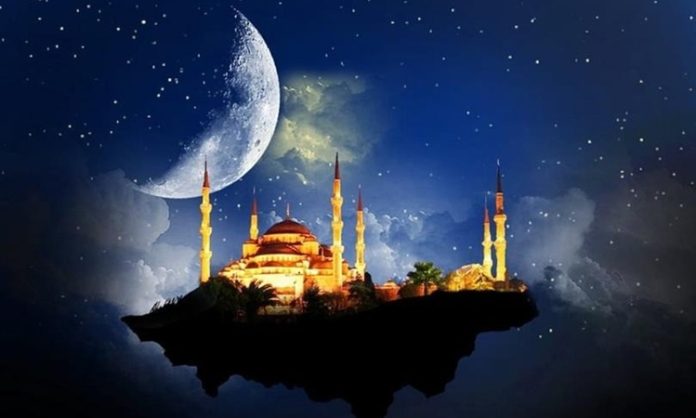 Ramazan Beslenmesi Sağlıklı Oruç İçin Dengeli Sofralar Ramazan ayı, manevi yönünün yanı sıra beslenme düzeninin de köklü biçimde değiştiği özel bir dönem olarak öne çıkıyor. Gün boyu süren oruç, vücudun alışık olduğu yemek saatlerini ve enerji kullanım şeklini farklılaştırıyor. Bu nedenle Ramazan beslenmesi, yalnızca açlığı gidermek değil, aynı zamanda bedeni korumak ve dengeyi sağlamak açısından büyük önem taşıyor. Sahur ve iftar arasında kurulan doğru denge, Ramazan ayının daha zinde ve sağlıklı geçirilmesini mümkün kılıyor. Konulu bir haber görseli.