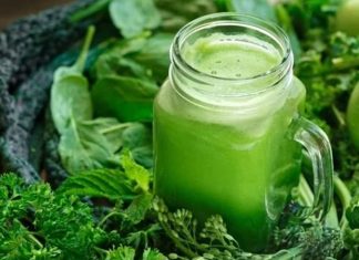 Sirtfood Diyeti Metabolizma Odaklı Beslenme Trendleri Arasında Öne Çıkıyor Sirtfood diyeti, son yıllarda özellikle metabolizma hızlandırma ve sağlıklı kilo kontrolü konularıyla ilgilenen bireylerin dikkatini çeken beslenme yaklaşımlarından biri olarak öne çıkmaktadır. Bu diyet modeli, adını vücutta bulunan ve metabolizma süreçlerinde rol oynayan sirtuin proteinlerinden alır. Sirtfood diyeti, belirli besinlerin bu proteinleri aktive edebileceği fikrine dayanarak şekillendirilmiştir. Konulu bir haber görseli.