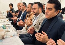 Toplumların ortak hafızasında önemli bir yere sahip olan Şükür Yemeği, yalnızca bir sofra etrafında toplanmayı değil, yaşanan bir iyilik, kurtuluş ya da mutluluğun ardından duyulan minnettarlığın paylaşılmasını ifade eder. Bu yönüyle şükür yemeği, bireysel bir duygunun toplumsal bir ritüele dönüşmüş hâlidir. İnsanlar bu sofralarda sadece yemek yemez, aynı zamanda yaşadıkları süreci anlamlandırır ve paylaşmanın gücünü hisseder. Konulu bir haber görseli.