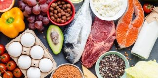 Vücut geliştirme diyeti, kas kütlesini artırmayı, vücut kompozisyonunu iyileştirmeyi ve antrenman performansını desteklemeyi hedefleyen özel bir beslenme yaklaşımı olarak öne çıkmaktadır. Günümüzde yalnızca profesyonel sporcular değil, estetik ve güçlü bir fizik elde etmek isteyen pek çok kişi vücut geliştirme diyeti kavramına ilgi göstermektedir. Çünkü ağırlık antrenmanlarının etkisi, doğru beslenme ile desteklenmediğinde istenen sonuçlara ulaşmak zorlaşmaktadır. Konulu bir haber görseli.