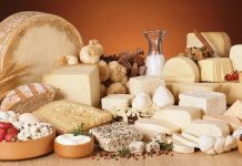 Peynir, dünyanın hemen her mutfağında kendine yer bulan, tarih boyunca farklı coğrafyalarda farklı biçimlerde üretilmiş özel bir süt ürünüdür. Özellikle çeşitli peynirler, hem damak tadına hem de kültürel alışkanlıklara göre şekillenerek geniş bir yelpaze oluşturur. Anadolu’dan Avrupa’ya, Orta Doğu’dan Balkanlara kadar uzanan bu zenginlik, peyniri yalnızca bir gıda değil aynı zamanda kültürel bir değer haline getirir. Konulu bir haber görseli.