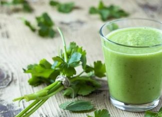 Ev Yapımı Smoothie İle Günlük Beslenmede Doğal Ve Pratik Seçim Sağlıklı yaşam bilincinin artmasıyla birlikte evde hazırlanan içecekler yeniden önem kazanmaya başladı. Özellikle ev yapımı smoothie, hem pratik hazırlanışı hem de doğal içeriği sayesinde günlük beslenmenin vazgeçilmezlerinden biri haline geldi. Taze meyve, sebze ve doğal ek bileşenlerle hazırlanan bu içecekler, hazır ürünlere kıyasla daha güvenilir bir alternatif sunuyor. Konulu bir haber görseli.