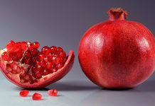 Nar, Anadolu coğrafyasında yalnızca bir meyve değil; bereketin, bolluğun ve devamlılığın simgesi olarak yüzyıllardır yaşamın merkezinde yer alıyor. Kırmızı taneleriyle dikkat çeken bu meyve, hem geleneksel inanışlarda hem de günlük beslenme kültüründe kendine sağlam bir yer edinmiş durumda. Günümüzde nar üretimi tarımsal ekonomi açısından da önemli bir konuma ulaşırken, sofralarda taze tüketimden soslara kadar geniş bir kullanım alanı buluyor. Konulu bir haber görseli.