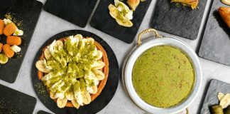 Günümüz şehir yaşamında tatlıcılar, yalnızca şekerli lezzetlerin satıldığı mekânlar olmaktan çıkarak sosyal hayatın önemli duraklarından biri hâline gelmiştir. Geleneksel tatlılardan modern sunumlara kadar geniş bir yelpazeye sahip olan tatlıcılar, hem nostalji arayanlara hem de yeni tatlar keşfetmek isteyenlere hitap eder. Bu yönüyle tatlıcılar, gastronomi kültürünün canlı ve sürekli dönüşen bir parçası olarak öne çıkar. Konulu bir haber görseli.