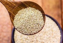 Son yıllarda sağlıklı beslenme trendlerinin etkisiyle kinoa, dünya genelinde hızla popülerleşen ürünlerden biri haline geldi. Yüksek protein içeriği, glutensiz yapısı ve zengin mineral profiliyle öne çıkan Kinoa, yalnızca bir tahıl alternatifi değil, aynı zamanda fonksiyonel bir gıda olarak da değerlendiriliyor. Vegan ve vejetaryen beslenme modellerinde önemli bir yer edinen kinoa, sporculardan diyet yapanlara kadar geniş bir kitle tarafından tercih ediliyor. Konulu bir haber görseli.